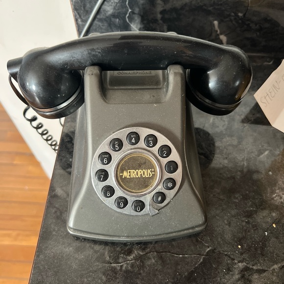 Metropolis retro style push button rotary phone model SW2504GPH - Picture 1 of 3